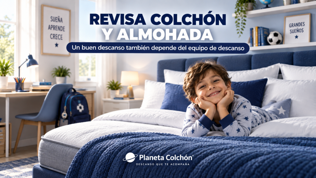 Niño sobre una cama mostrando la importancia de revisar el colchón y la almohada para descansar bien.