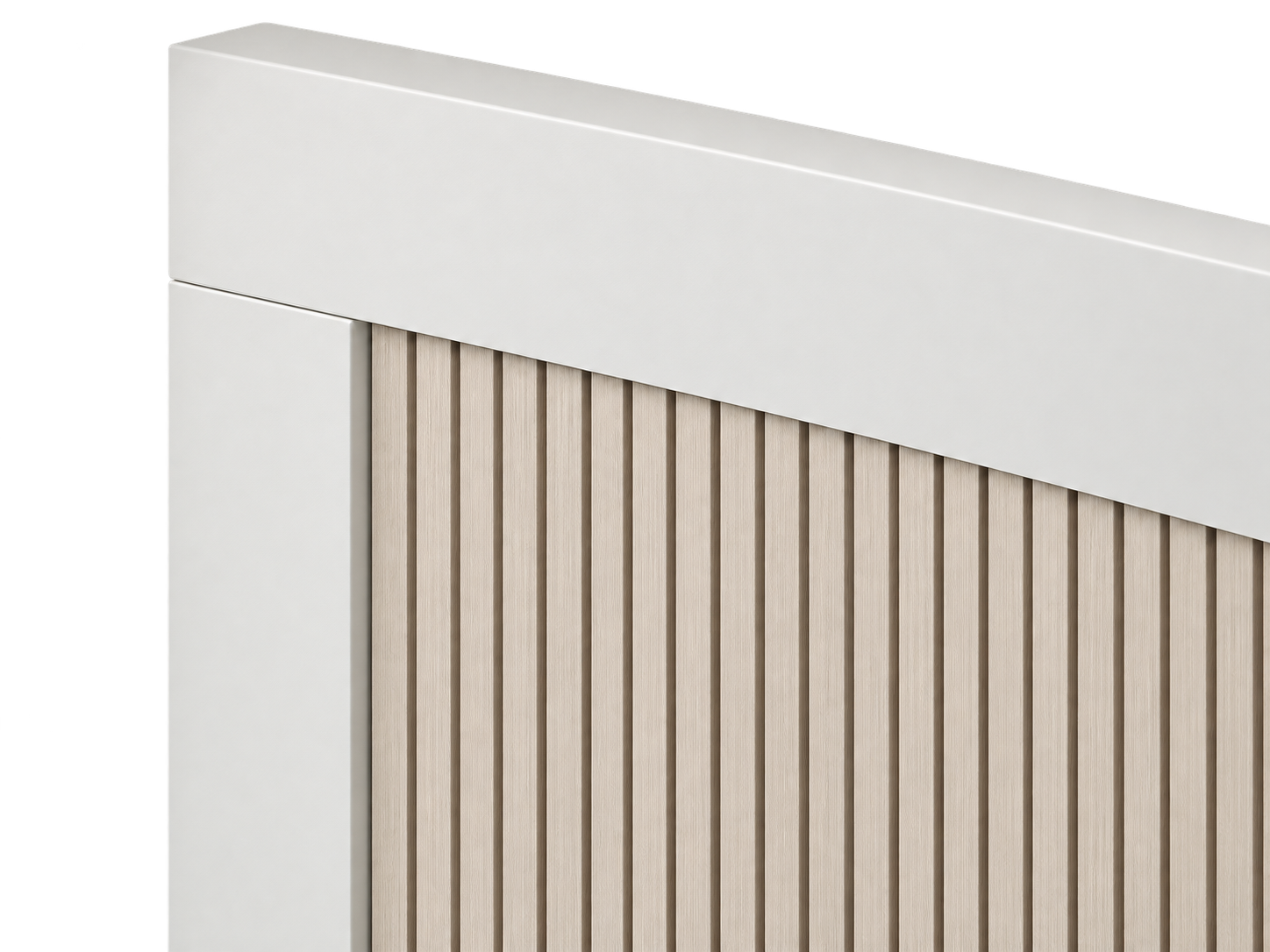 Detalle del cabecero Verona con marco blanco y panel vertical acanalado en acabado claro.